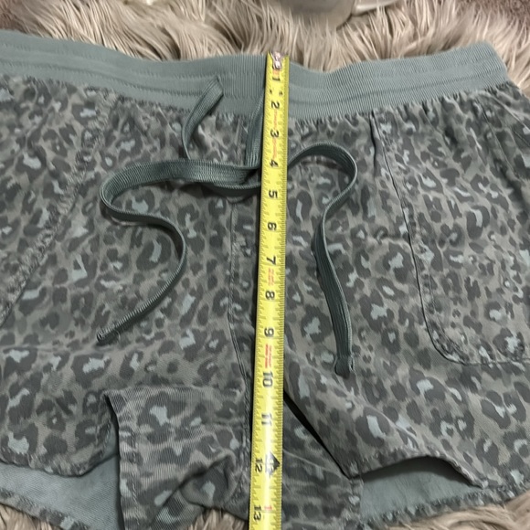 Maurice’s Shorts-Sz L-Green Camo-Cotton/Lyocell Blend-Drawstring Waist-EUC - Picture 11 of 15